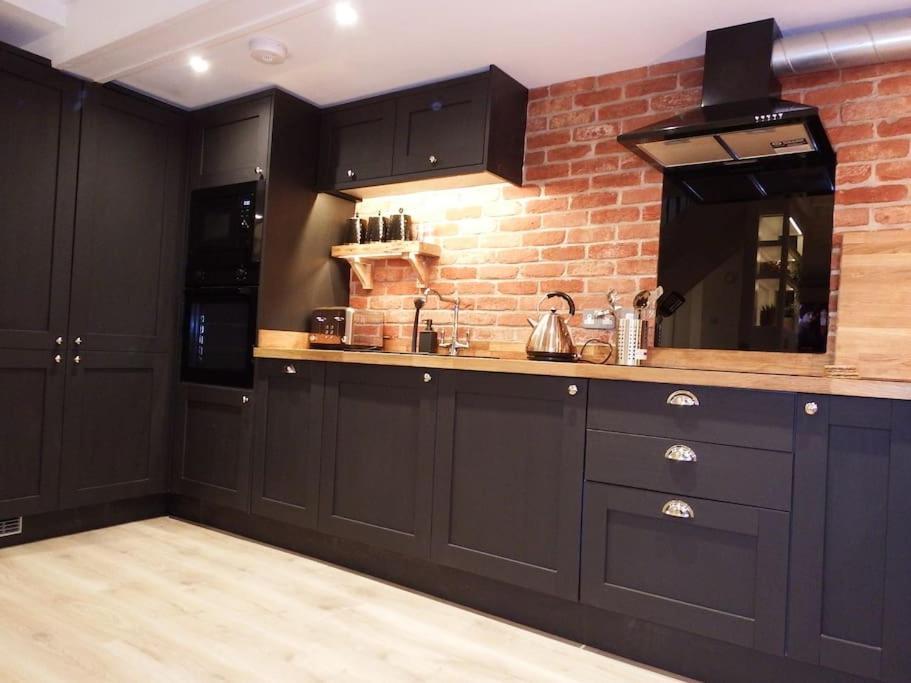 Newly Renovated Stunning Warehouse Apartment Bournemouth Exterior photo