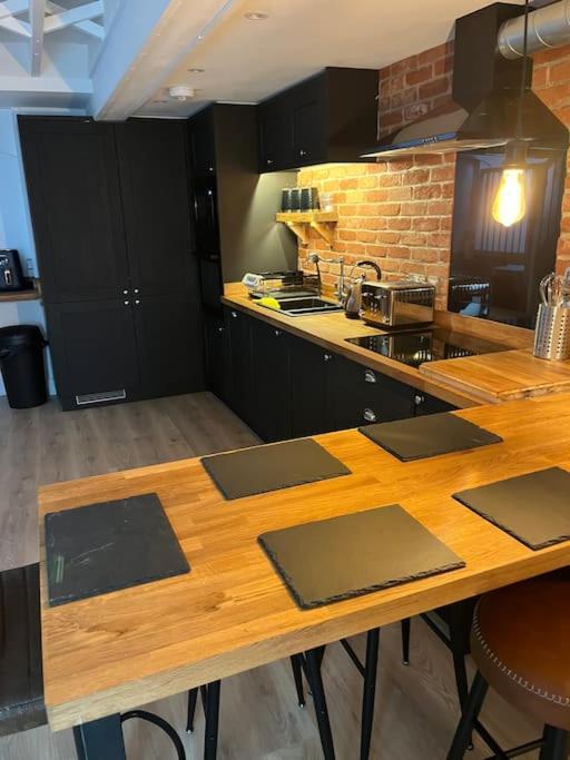 Newly Renovated Stunning Warehouse Apartment Bournemouth Exterior photo